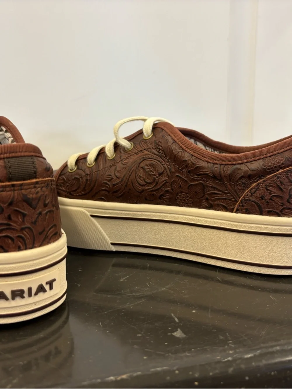 Ariat Cream and Brown Paisley Interior Label - Picture 4 of 5